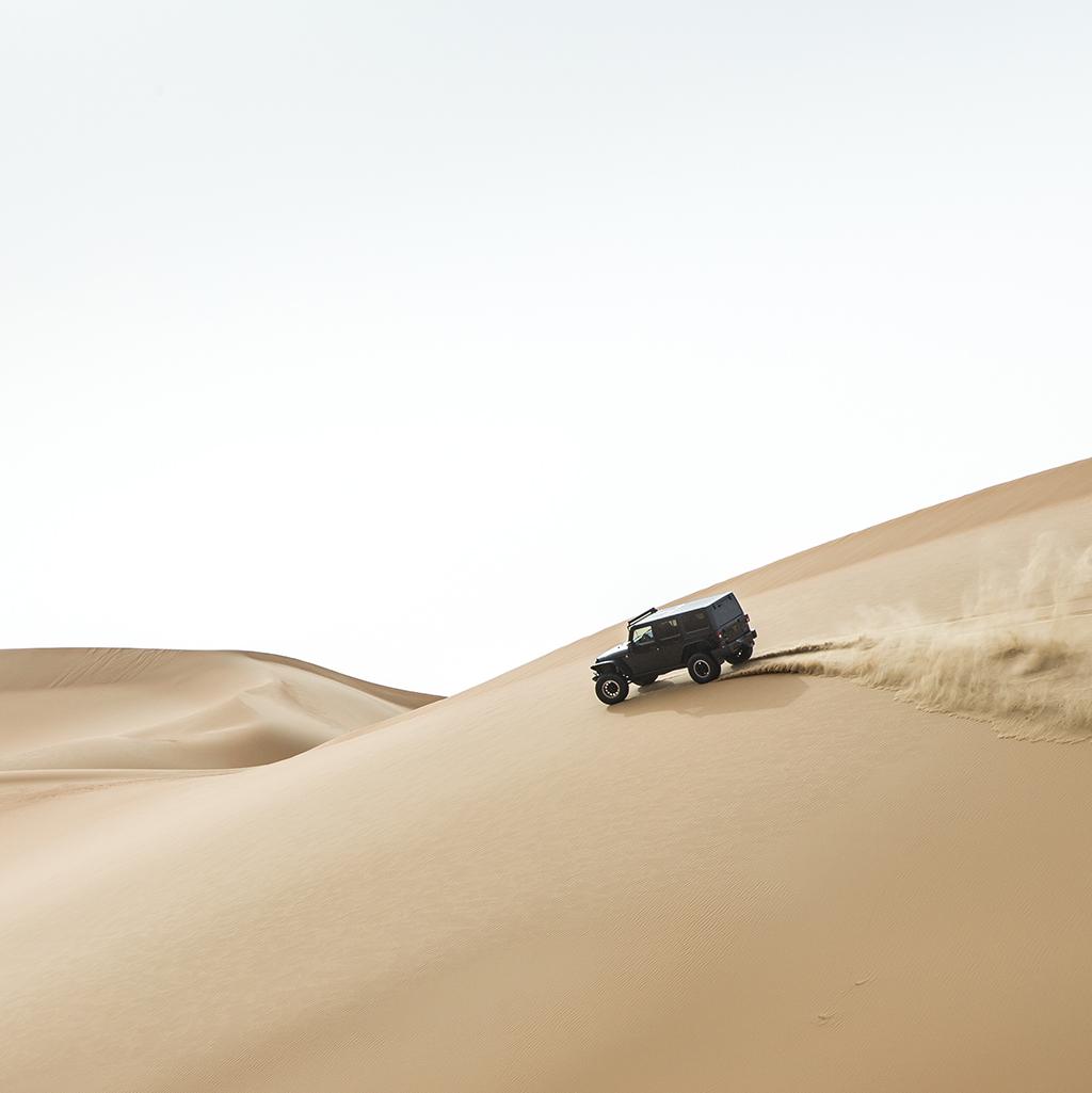 Driving through the sand dunes with Abu Dhabi vacation packages