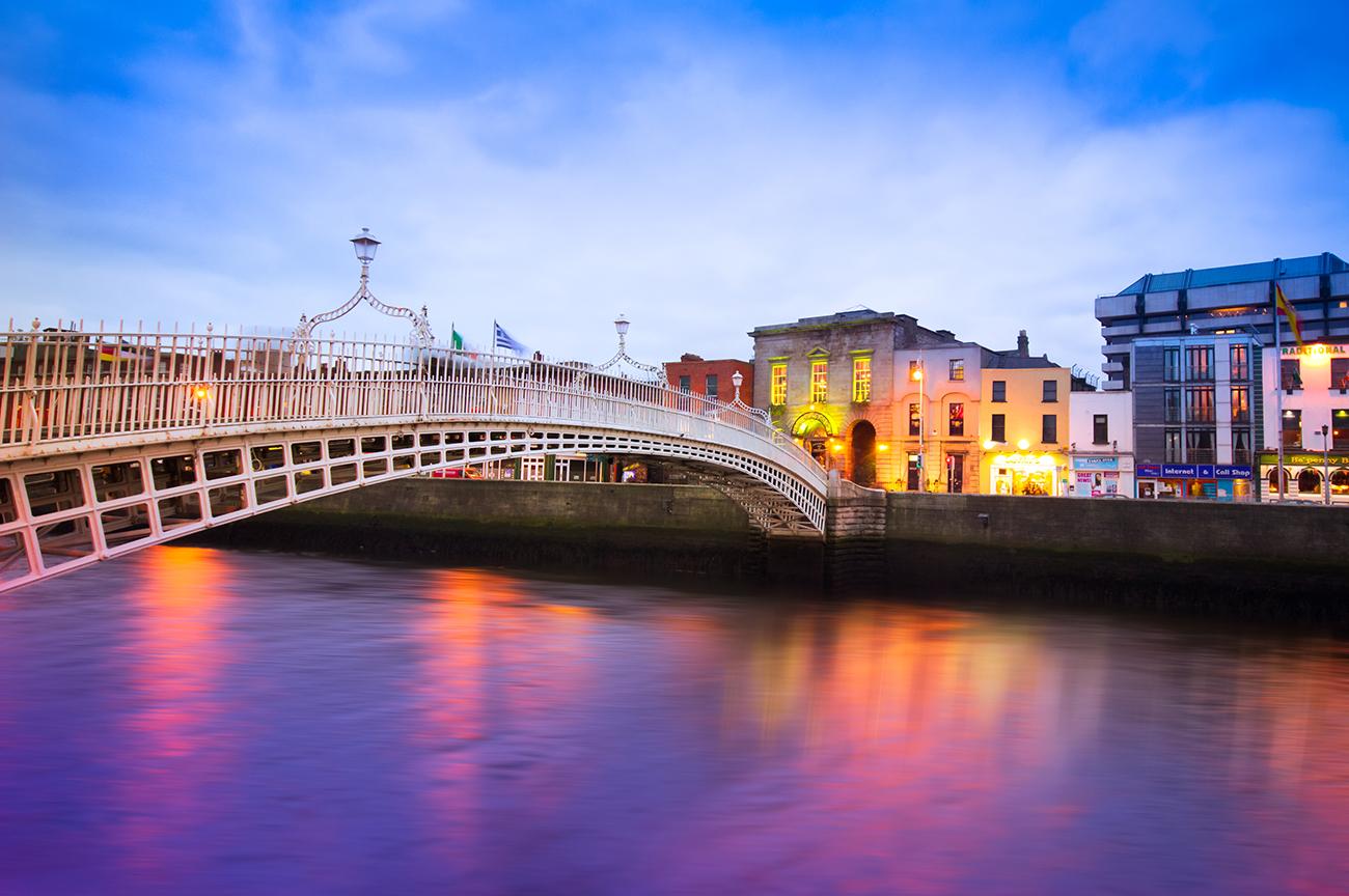 Stunning river views at night in Dublin