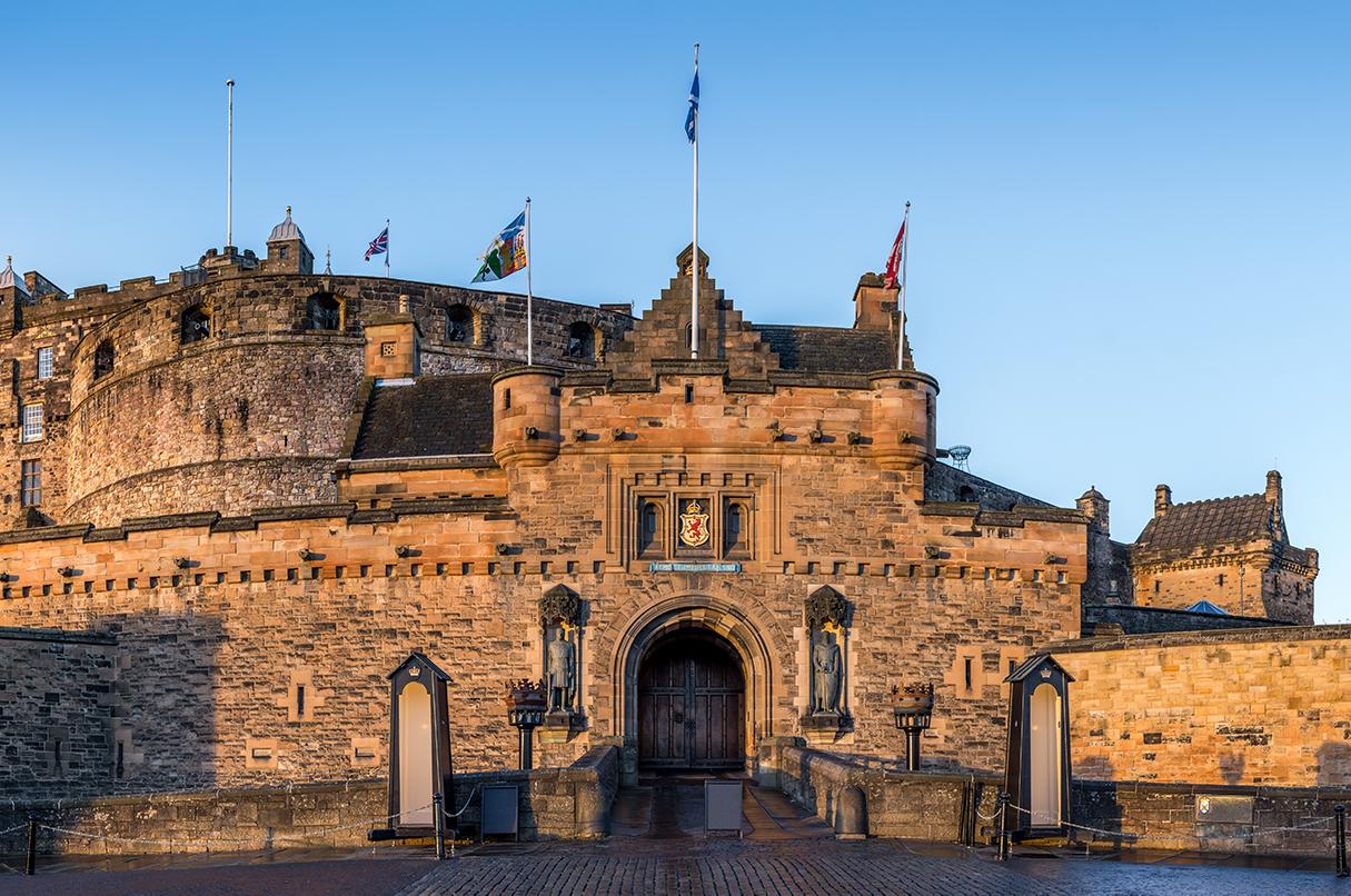 Visit the Edinburgh Castle front gates