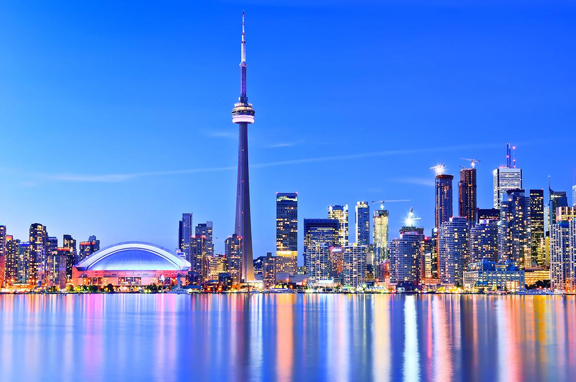 Views of Toronto’s skyline at night