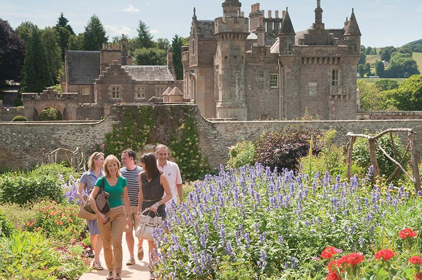 xperience castles and iconic sites with Back-Roads tours