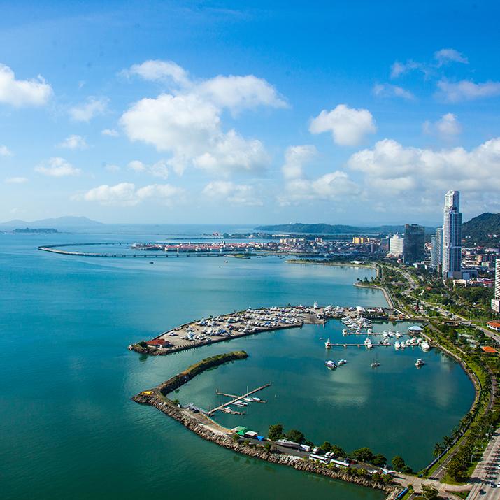 Experience coastal towns and the Panama canal
